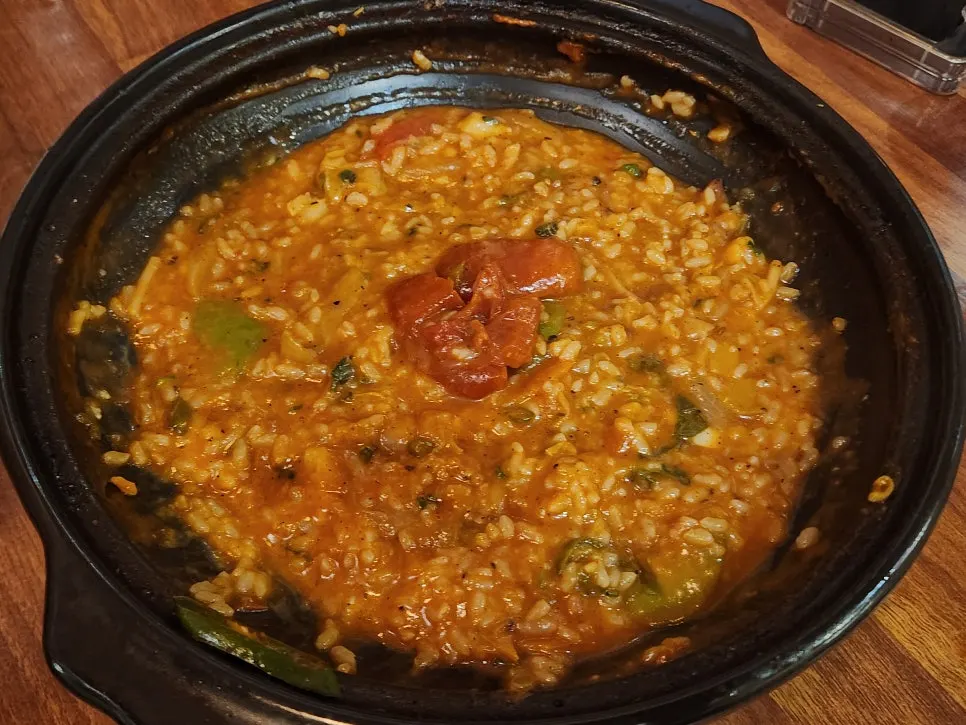 파스타 육수에 추가하는 치즈 리조또