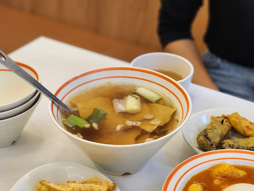 아이가 먹은 짜장 떡볶이