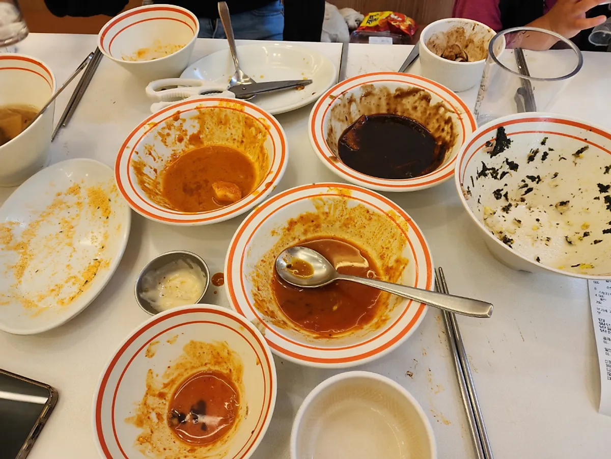 따끈한 튀김과 떡볶이 국물