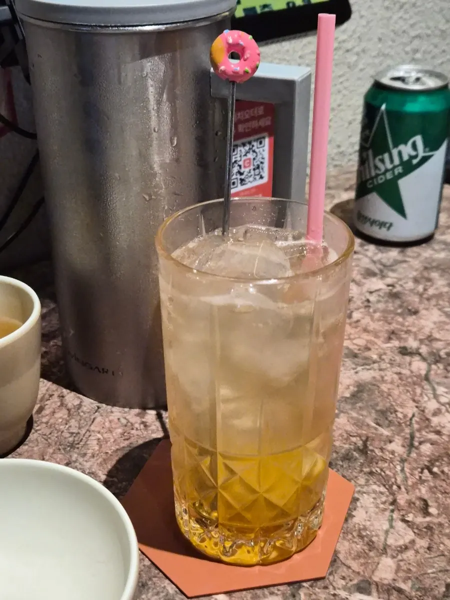 스탠리컵 맥주와 하이볼잔 제공