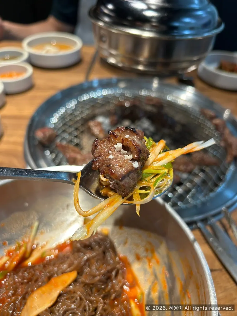 양파절임과 갈비살 조합