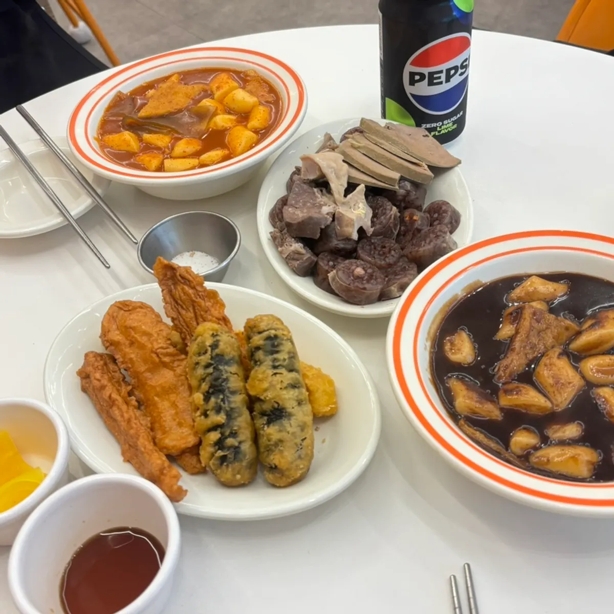 실속이얌과 짜장떡볶이 한 상