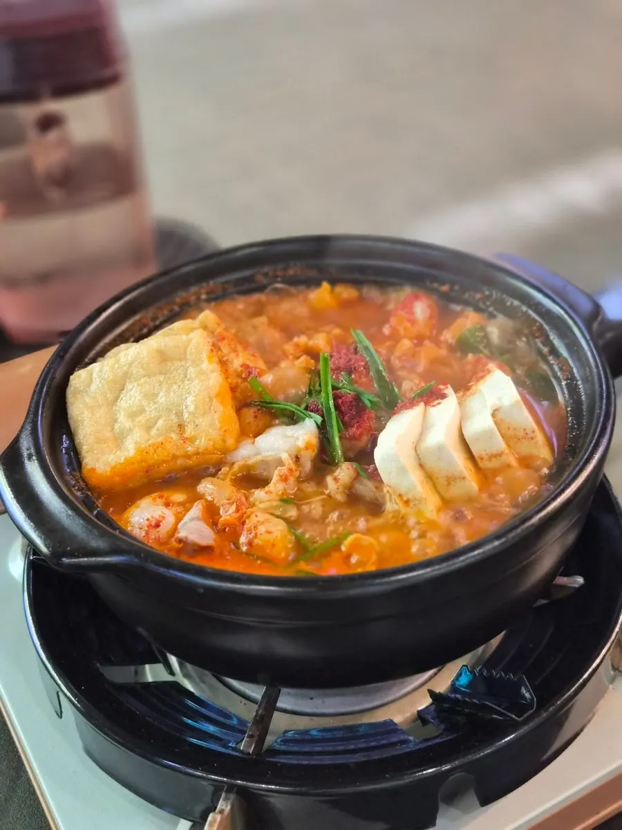 Hot pot with gopchang and daechang