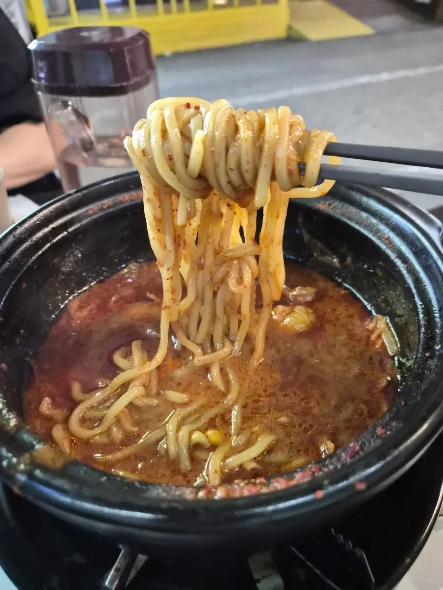 Added Jjimppong noodles using the hot-pot broth