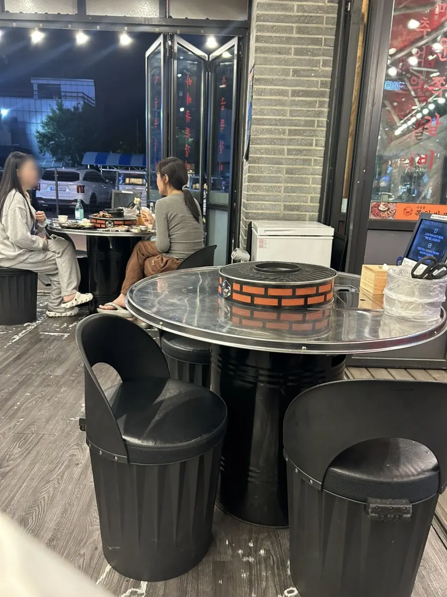 쪽갈비와 함께 곁들인 맥주 한 잔