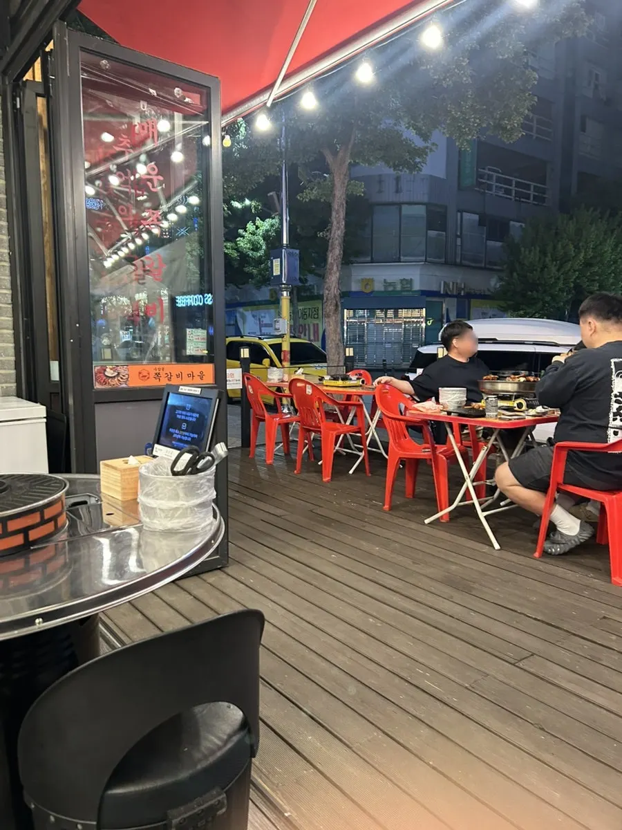 엄마와 함께한 저녁 식사 테이블