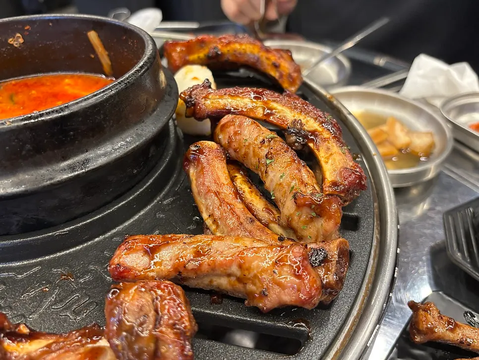 Table with both spicy and BBQ jjokgalbi being eaten alternately