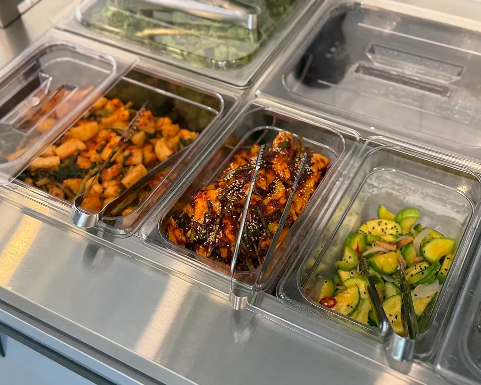 Side dish containers at the self-serve bar