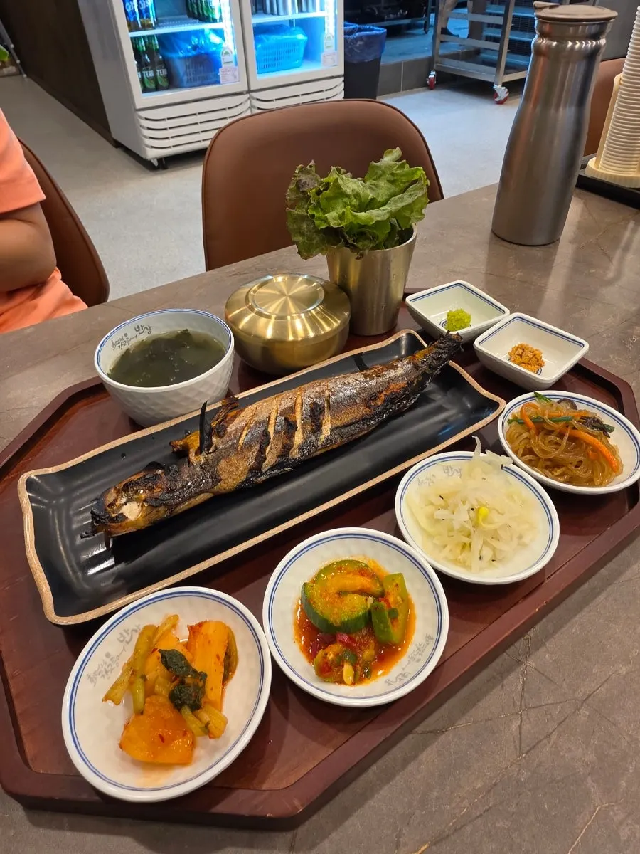 Full wood-fired grilled mackerel set meal