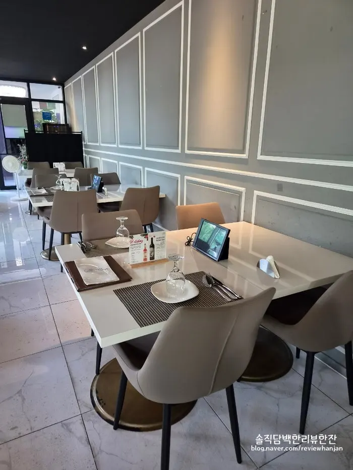 Entrance to That Man's Italian Restaurant & Lounge in Ansan Jungang-dong
