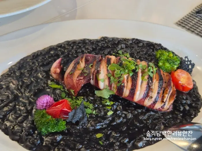 Seafood spaghetti (oil) topped with shrimp and scallops