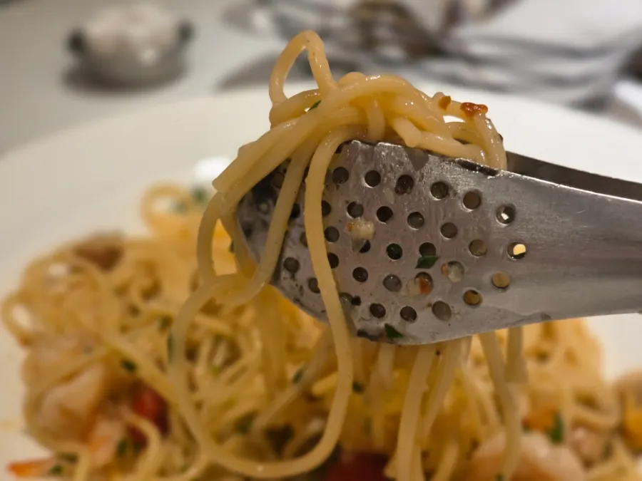 Spicy chicken tomato spaghetti topped with chicken