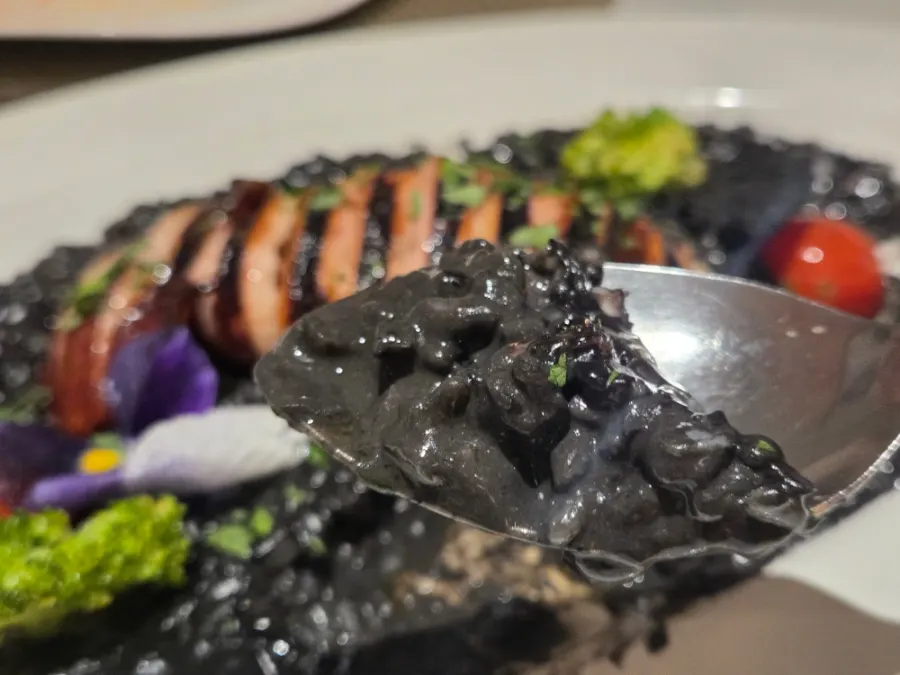 Close-up of the noodles in the oil-based seafood spaghetti