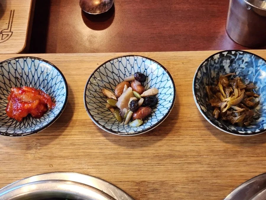 干しエビのワカメスープとおかず3種のトレー