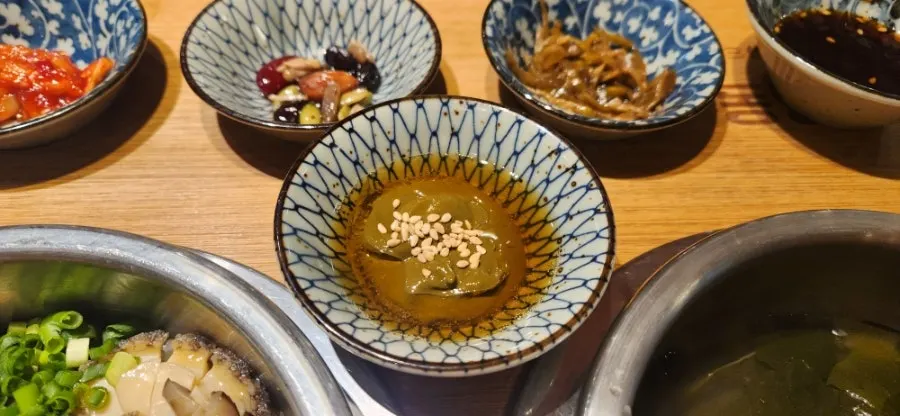 Pot rice topped with abalone and shiitake mushrooms