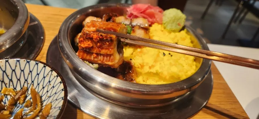 Seaweed soup with shrimp