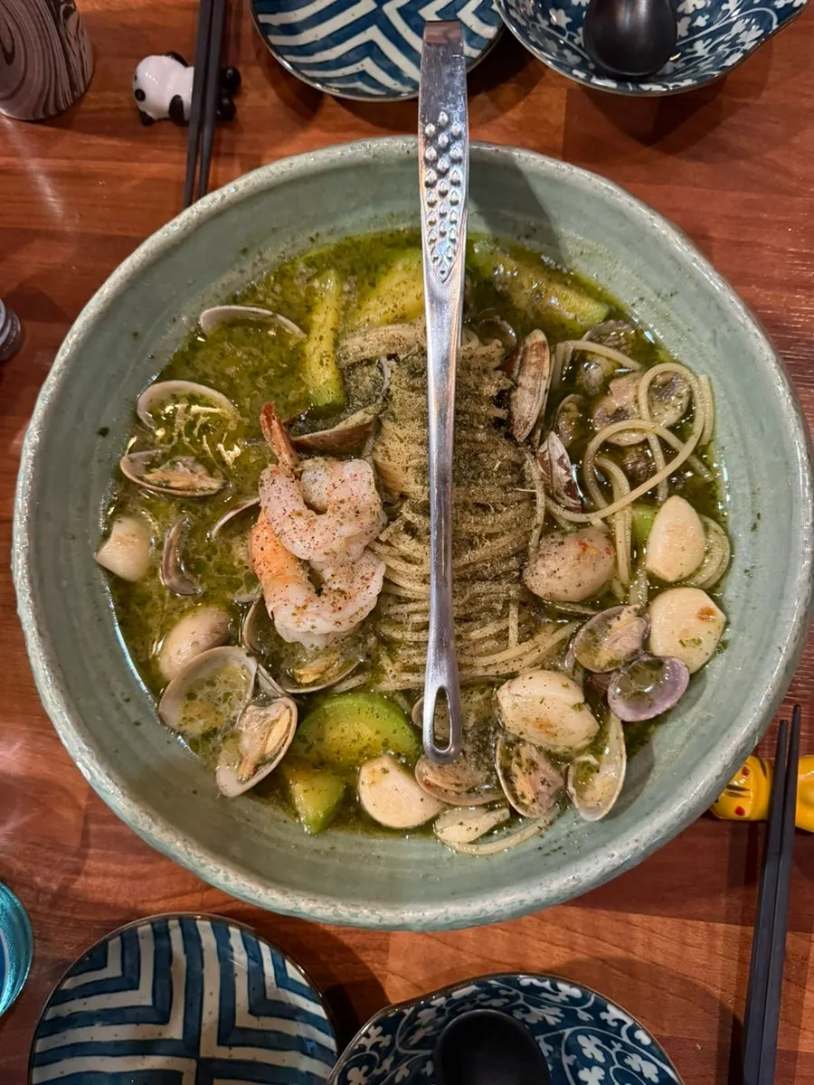 Fragrant basil steamed pasta