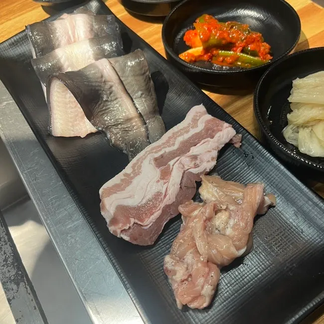 Basic side dishes including ginger and green onion kimchi