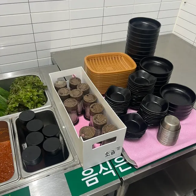 Self-serve station for frying your own eggs