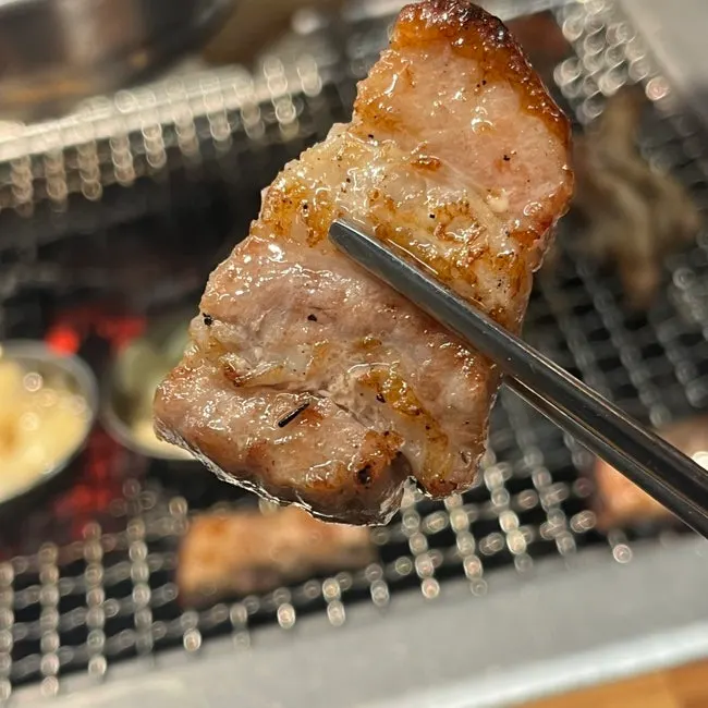 Eel and pork belly wrapped in lettuce