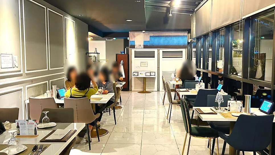 Exterior view of That Man's Italian Restaurant & Lounge in Jungang-dong, Ansan