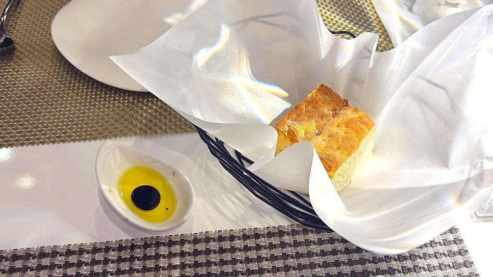 Pre-meal bread plate served with sauce