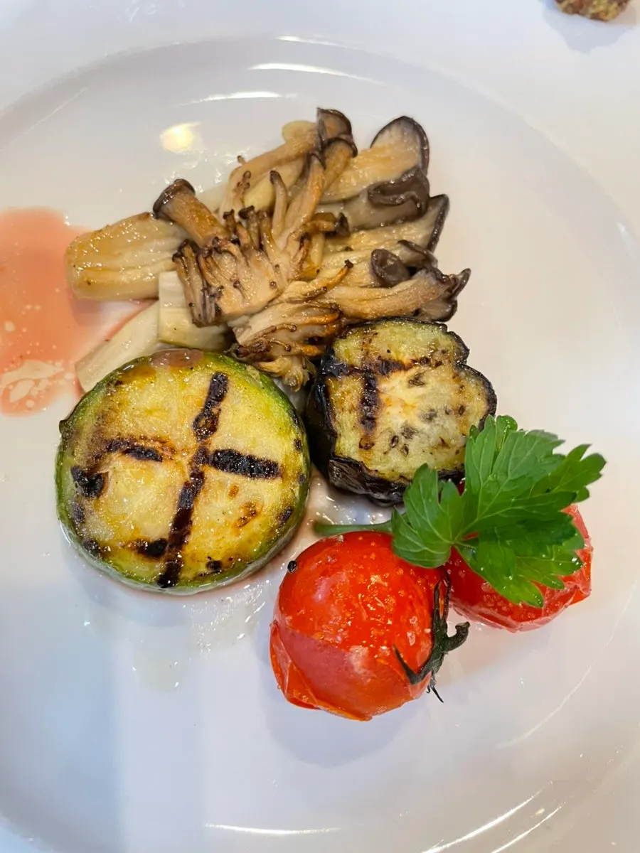 Vegetable garnishes for lamb rib steak