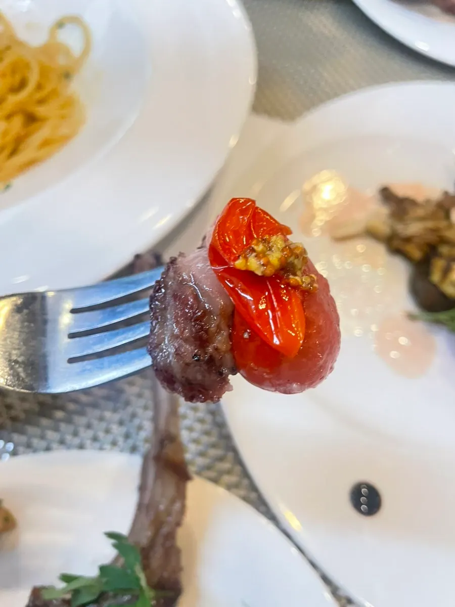 Zucchini garnish with lamb ribs