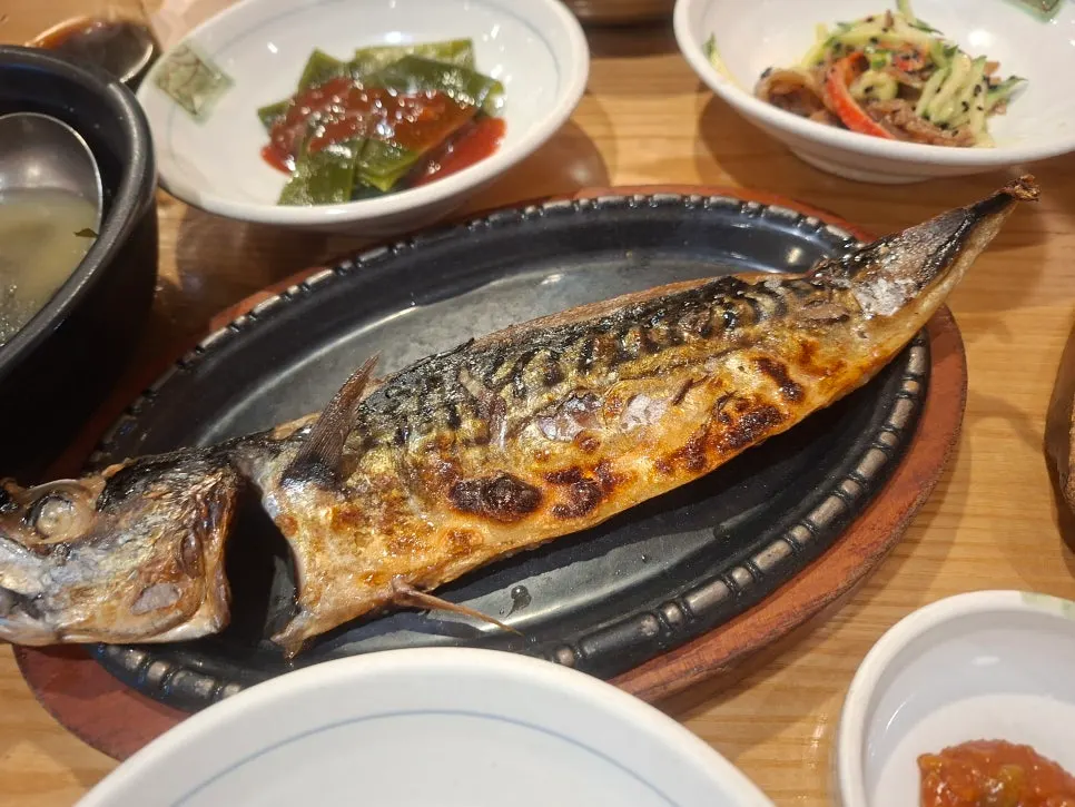 담백한 고등어구이 한상
