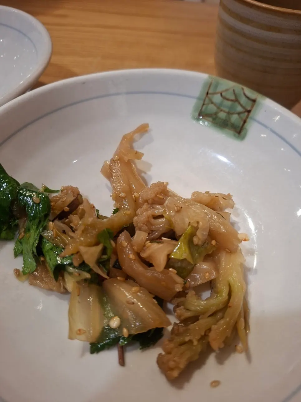 새콤달콤한 장아찌 곁들임