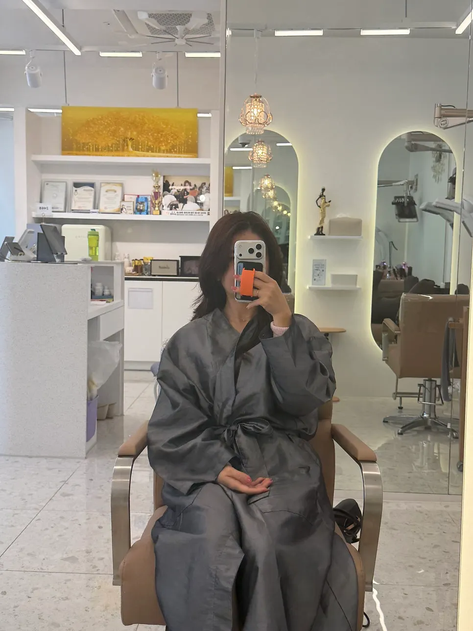 Color consultation before the root touch-up