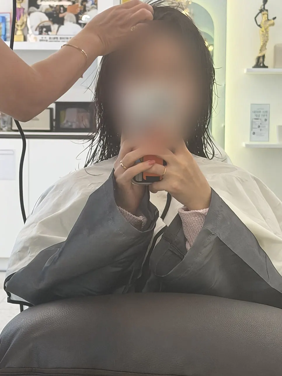 根元染め後に提供された飲み物とお菓子