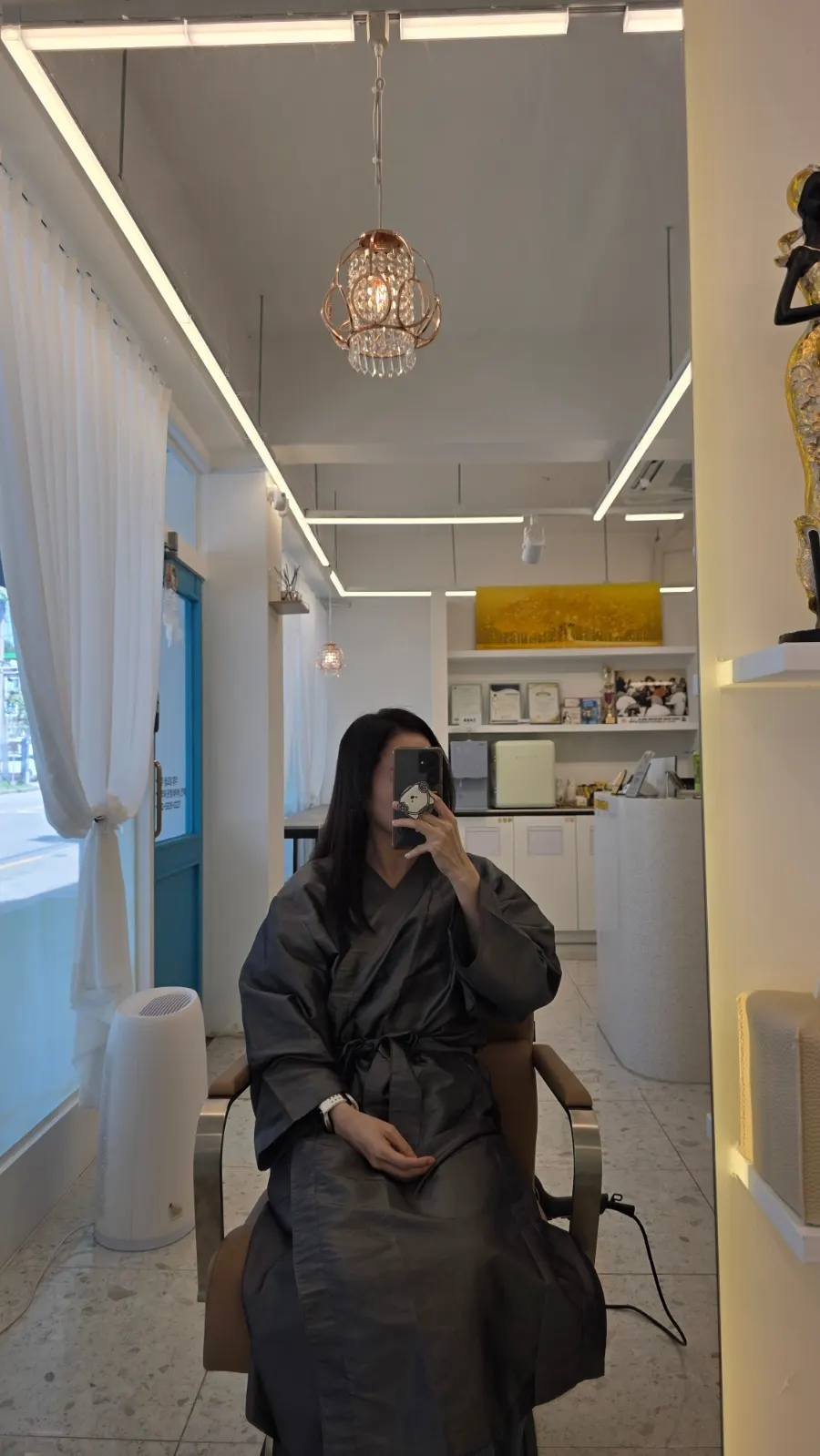 넓고 쾌적한 1인 미용실 공간 이미지