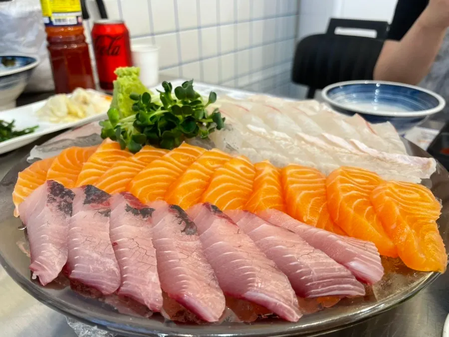 Exterior view of Eochongye 1beonji, an Ansan sashimi restaurant