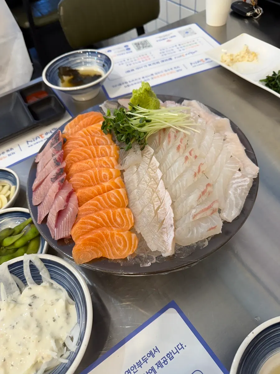 Salmon assorted sashimi platter with seasonal fish