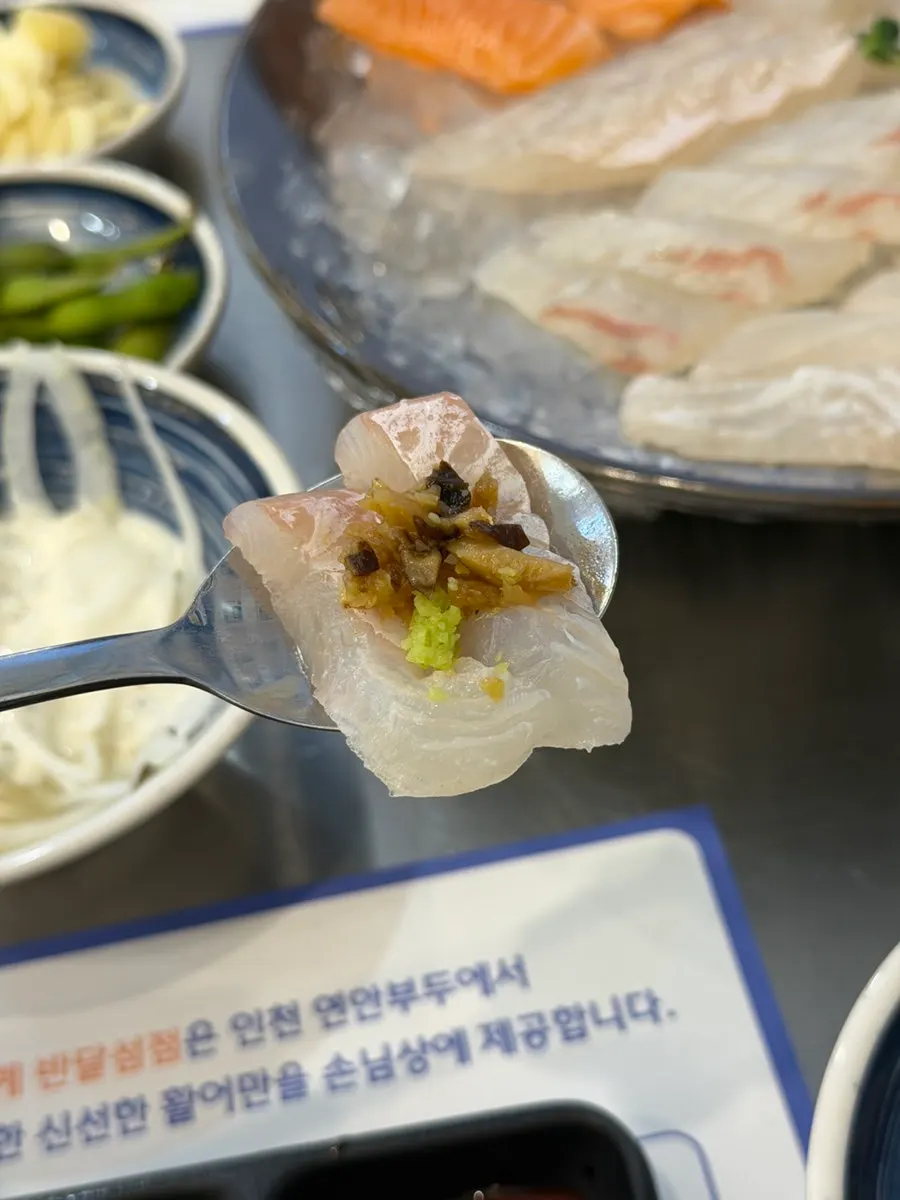 Sashimi accompaniments including Cheongyang shiitake mushrooms