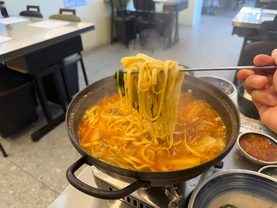 A full serving of kalguksu noodles and spicy fish stew