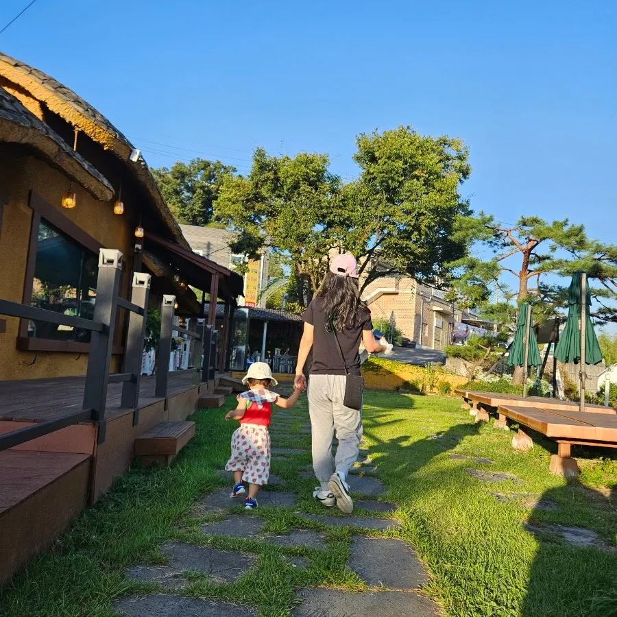 晴れた日のトダムオクの外観風景