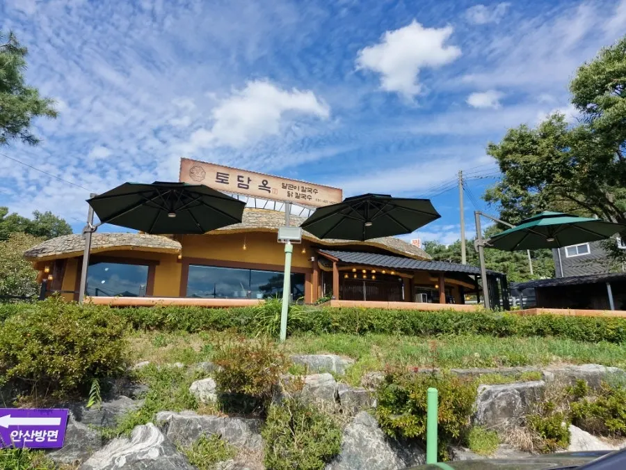 Building front with the Todamok sign visible