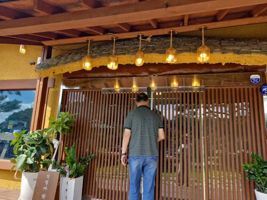 Todamok's indoor tables and interior