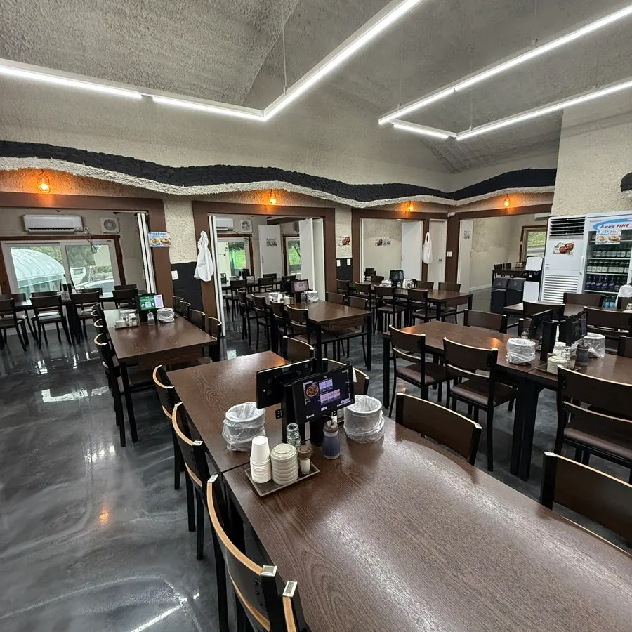 Todamok's spacious hall and tables