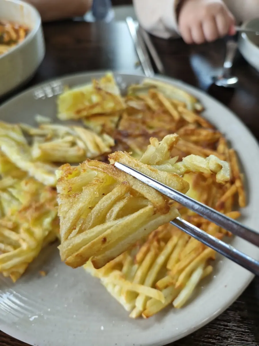 Cross-section of the potato pancake torn with chopsticks