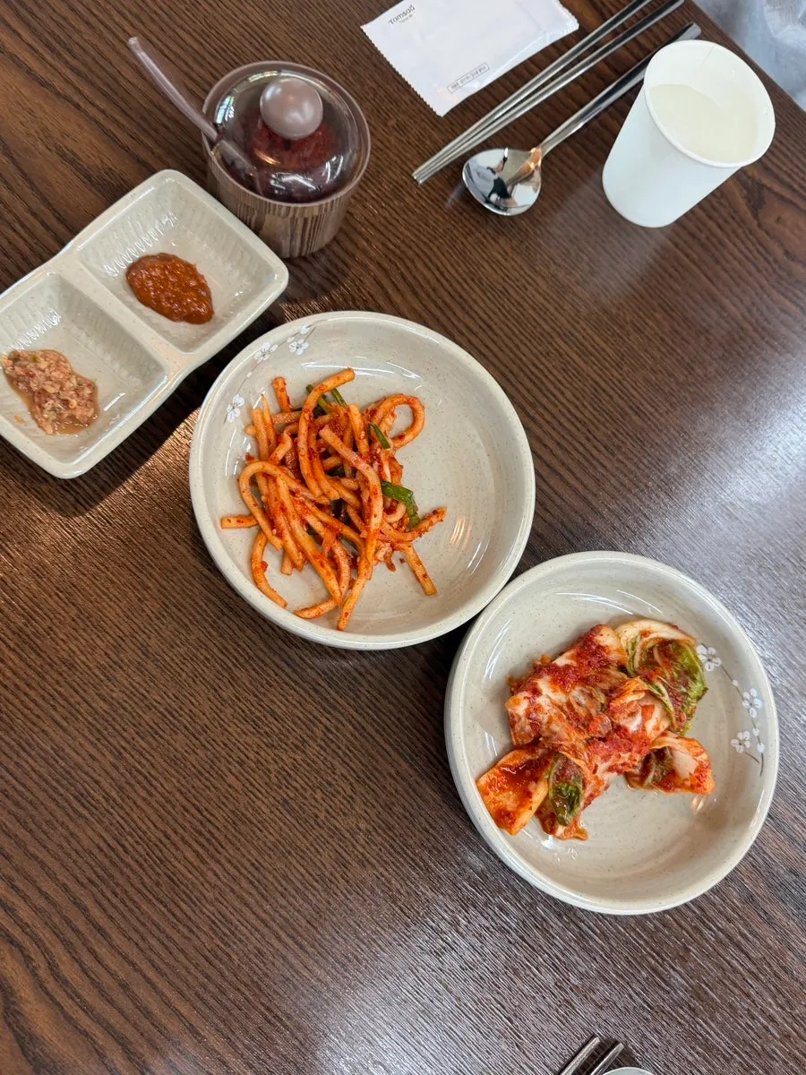 Apron prepared at the Todamok table