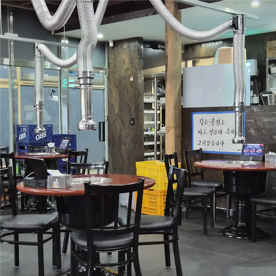 Interior atmosphere of a longtime meat restaurant
