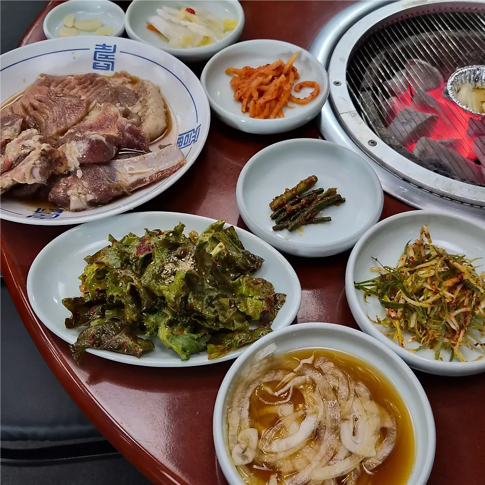Korean side dishes served with meat