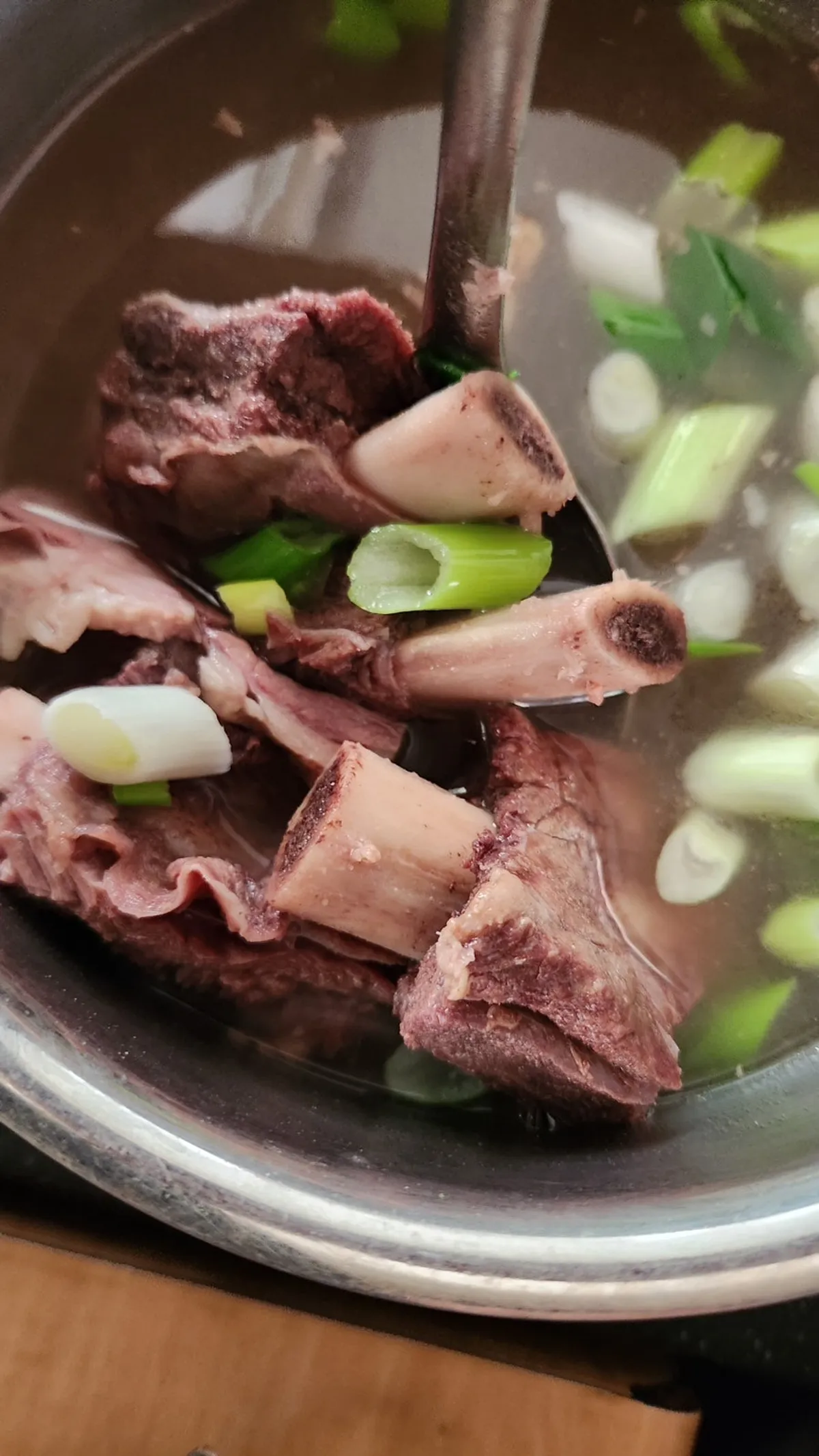 만원대 갈비탕 데워 차린 한 그릇
