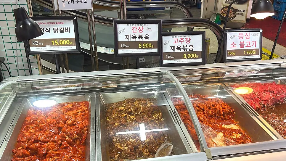 집에서 조리하기 좋은 양념육 진열