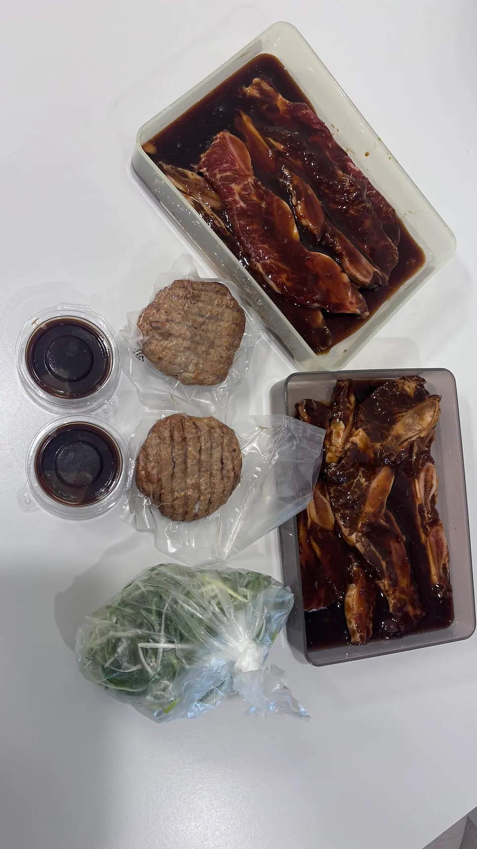 넉넉한 양념이 담긴 LA갈비 포장 상태