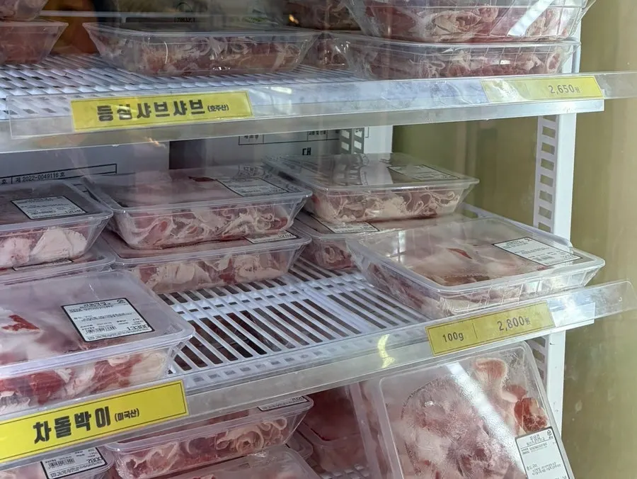 Display of Ansan meal kits including seolleongtang and galbitang