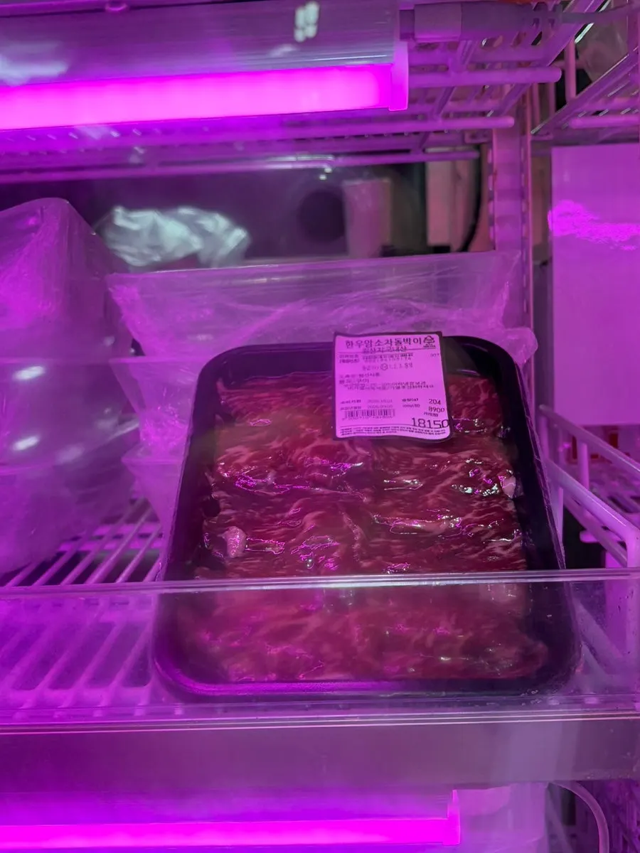 Meat fridge with price tags by cut attached